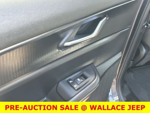 Used 2024 Jeep Grand Cherokee L Altitude AWD/4WD image 15
