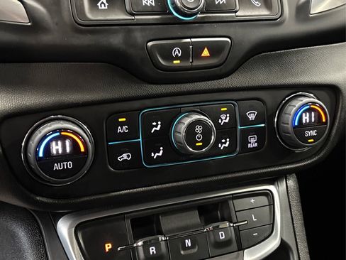 Used 2024 GMC Terrain SLE w/ Driver Convenience Package image 26