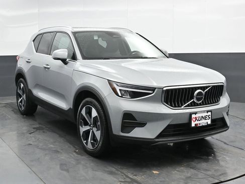 New 2025 Volvo XC40 B5 Core w/ Protection Package Premier image 4