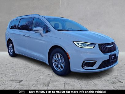 Used 2021 Chrysler Pacifica Touring-L w/ Uconnect Theater Family Group