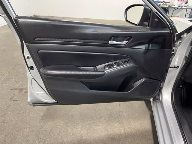 Used 2024 Nissan Altima 2.5 SV FWD image 25