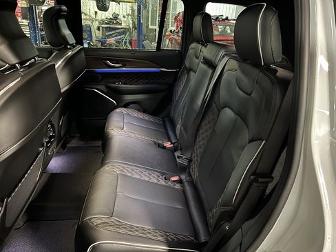 New 2025 Jeep Grand Cherokee Summit image 22