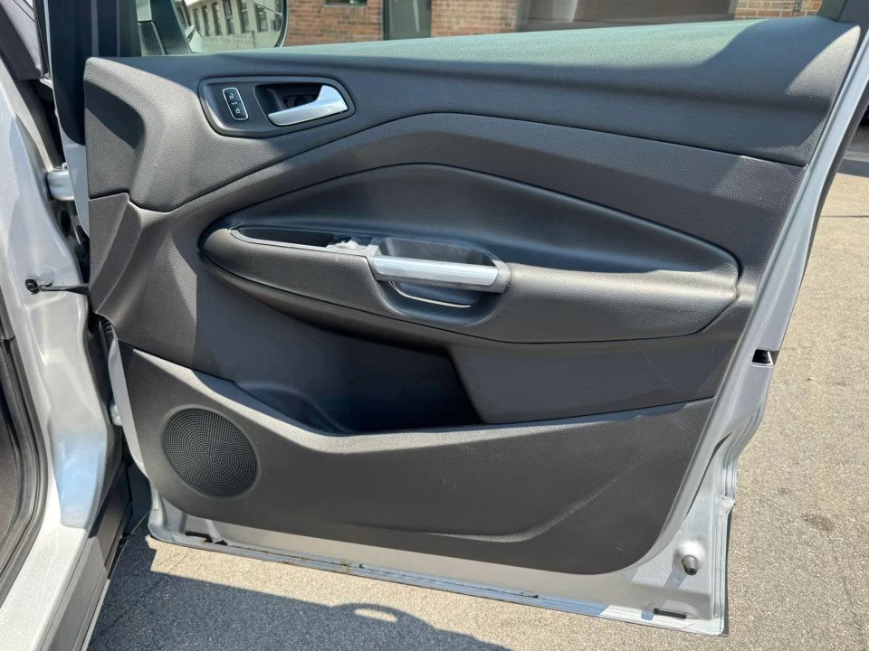 Used 2016 Ford Escape SE AWD/4WD image 19