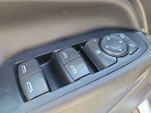 Used 2019 Chevrolet Equinox LT FWD image 16