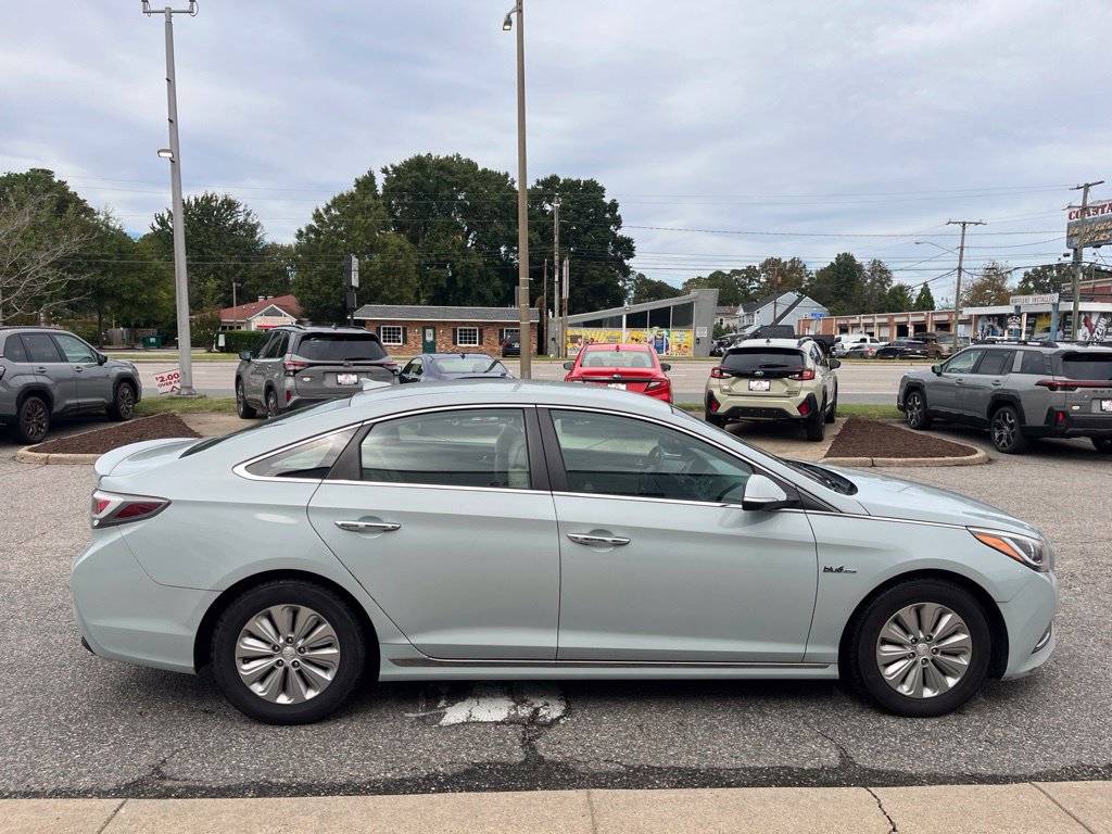 Used 2016 Hyundai Sonata SE FWD image 3