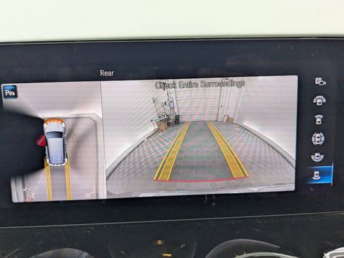 Used 2022 Mercedes-Benz GLB 250 4MATIC image 15