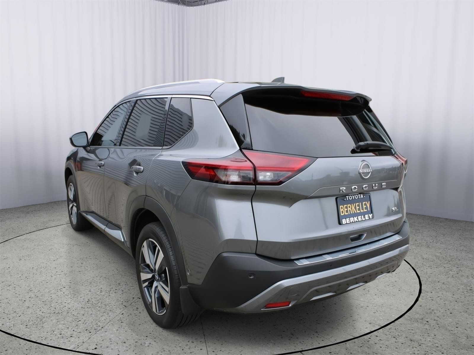 Used 2023 Nissan Rogue SL w/ SL Premium Package FWD image 6