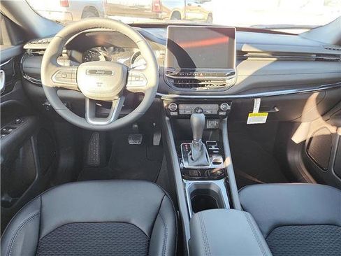 New 2026 Jeep Compass Latitude image 10