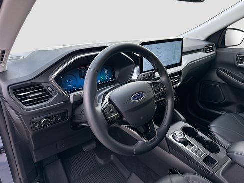 Certified 2025 Ford Escape Platinum w/ Premium Technology Package FWD image 9