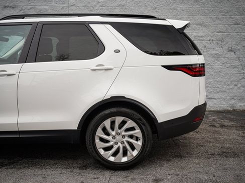 Used 2023 Land Rover Discovery S image 11