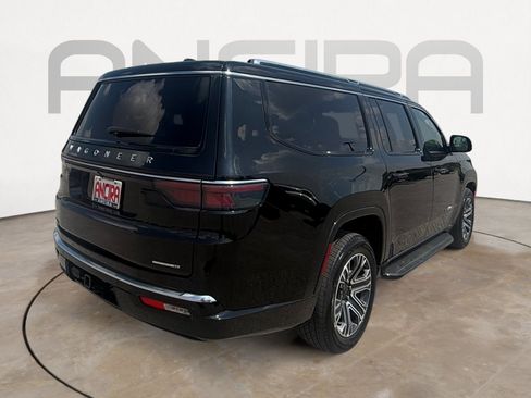 Used 2024 Jeep Wagoneer L Series II RWD image 12