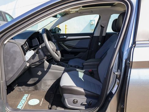 Used 2026 Volkswagen Jetta SE FWD image 11