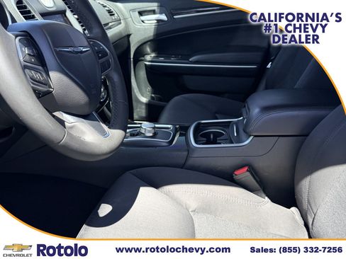 Used 2023 Chrysler 300 Touring w/ Sport Appearance Package RWD image 17