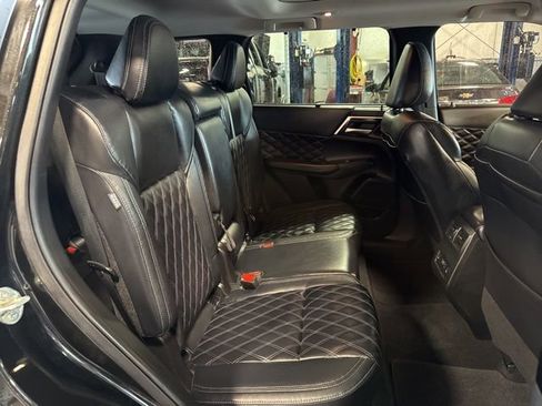 Used 2023 Mitsubishi Outlander SEL image 32