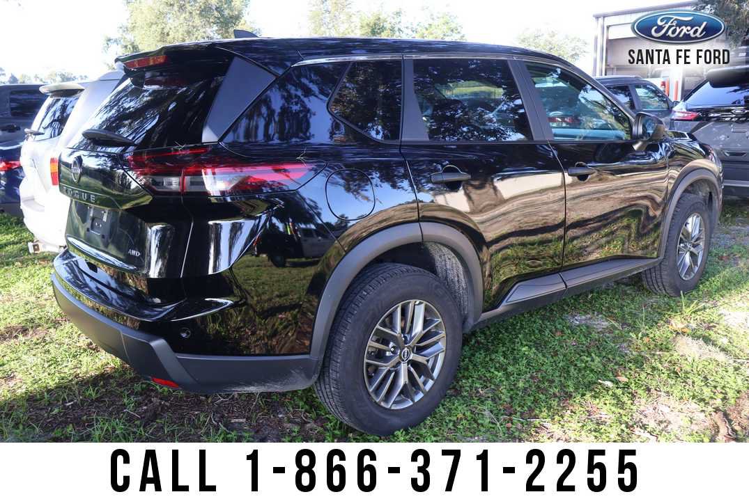 Used 2024 Nissan Rogue S AWD/4WD image 3