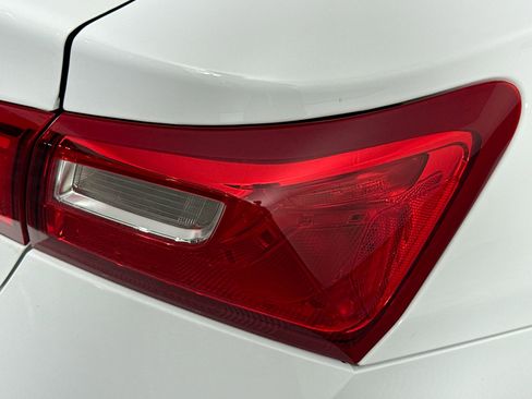 Used 2018 Chevrolet Malibu LS image 33