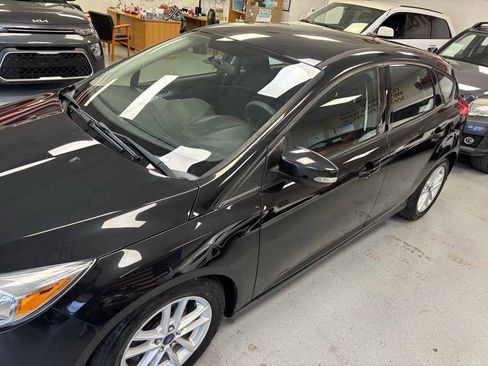 Used 2015 Ford Focus SE image 3