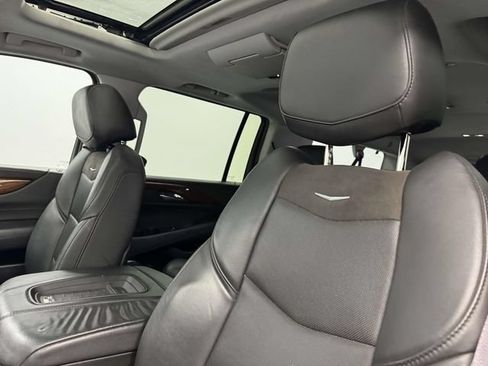 Used 2016 Cadillac Escalade ESV Luxury AWD/4WD image 31