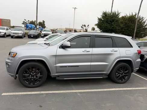 Used 2021 Jeep Grand Cherokee Laredo X RWD image 2