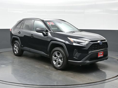 Used 2023 Toyota RAV4 LE AWD/4WD image 8