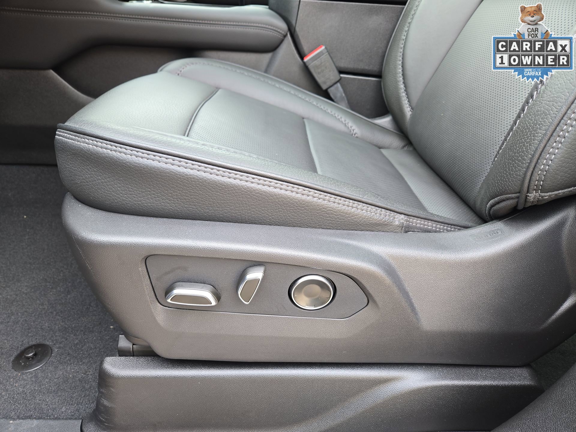 Used 2026 GMC Yukon Denali w/ Sun & Power Step Package AWD/4WD image 17