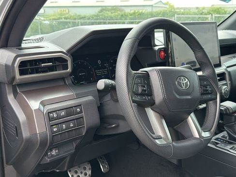 Used 2025 Toyota Tacoma TRD Sport AWD/4WD image 22