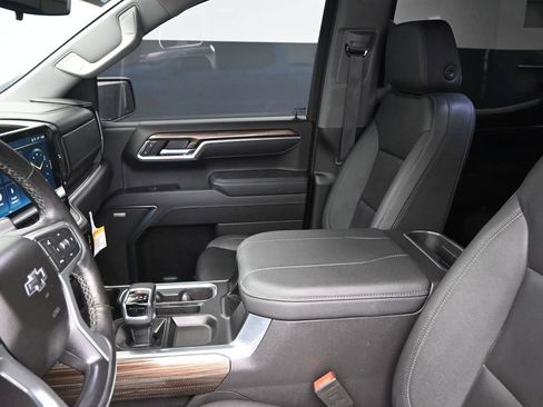 Used 2025 Chevrolet Silverado 1500 LT Trail Boss w/ LT Trail Boss Premium Package image 19