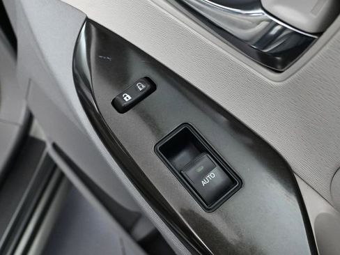 Used 2014 Toyota Sienna XLE image 43