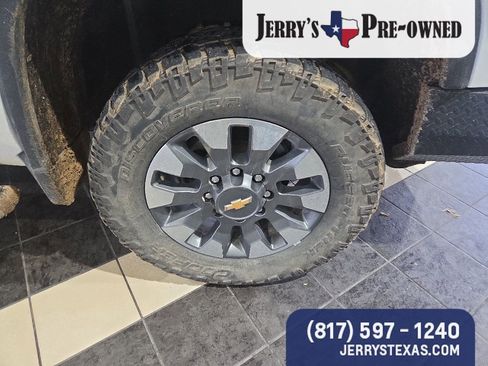 Used 2024 Chevrolet Silverado 2500 Custom w/ Custom Value Package AWD/4WD image 4