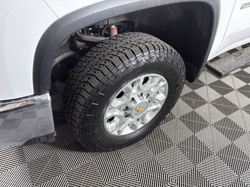 Used 2024 Chevrolet Silverado 2500 LTZ w/ LTZ Premium Package image 11