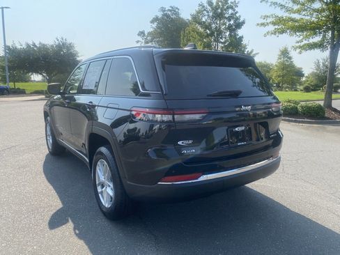 Used 2023 Jeep Grand Cherokee Laredo w/ Luxury Tech Group I AWD/4WD image 7