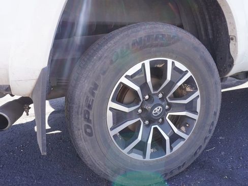 Used 2023 Toyota Tacoma TRD Sport AWD/4WD image 10