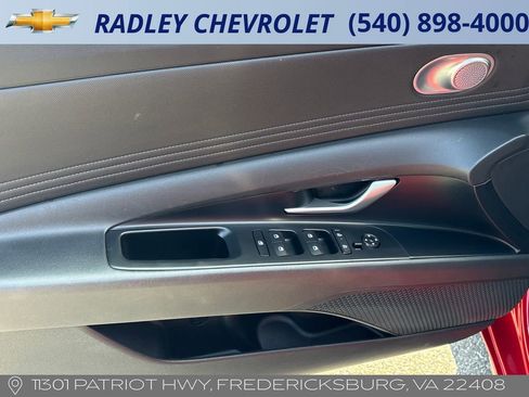 Used 2025 Hyundai Elantra SEL FWD image 5