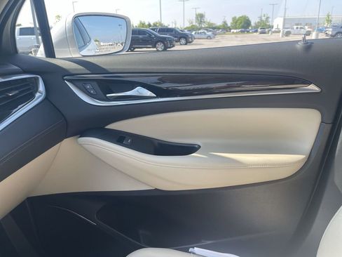 Used 2020 Buick Enclave Essence FWD image 21