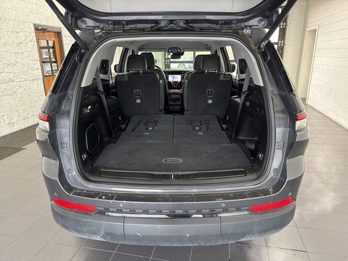 Used 2023 Jeep Grand Cherokee L Limited w/ Black Appearance Package image 10