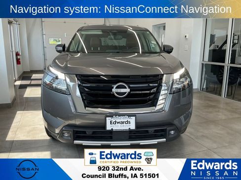 Used 2022 Nissan Pathfinder Platinum w/ Cargo Package AWD/4WD image 3