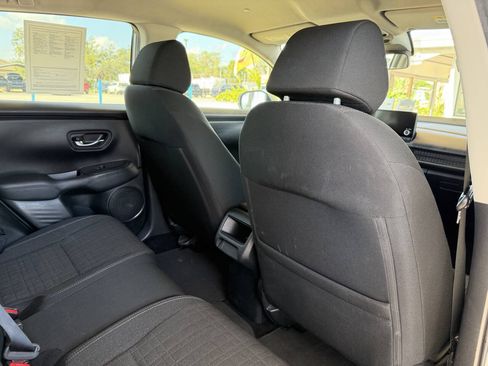 Used 2023 Honda HR-V LX image 18