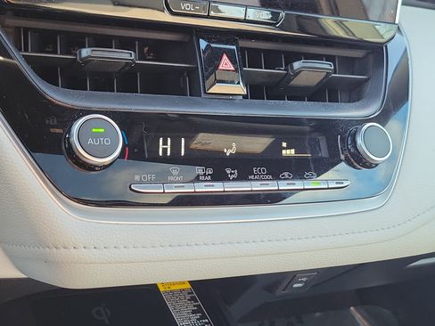 Certified 2025 Toyota Corolla SE image 32