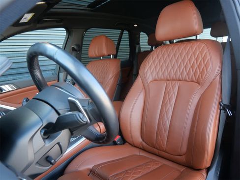 Used 2022 BMW X5 xDrive40i w/ M Sport Package image 5