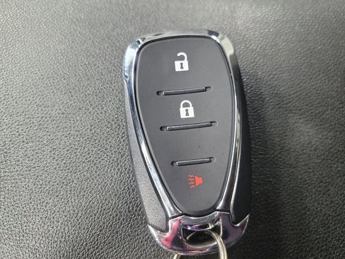 Used 2023 Chevrolet Equinox LS image 32