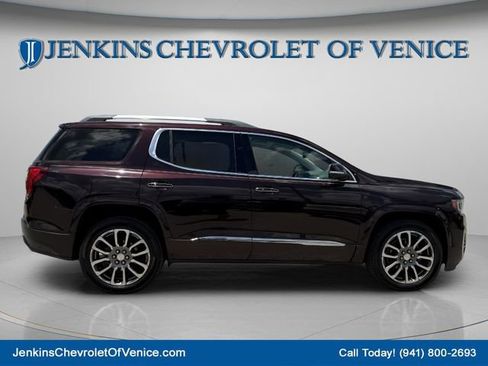 Used 2021 GMC Acadia Denali w/ Denali Ultimate Package AWD/4WD image 3