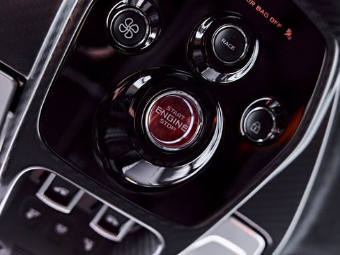 Used 2019 McLaren Senna RWD image 96