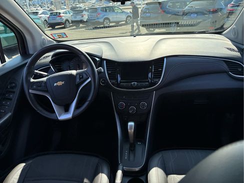 Used 2018 Chevrolet Trax LT w/ LT Convenience Package image 29