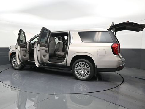 Used 2023 GMC Yukon XL SLT w/ SLT Luxury Package RWD image 30