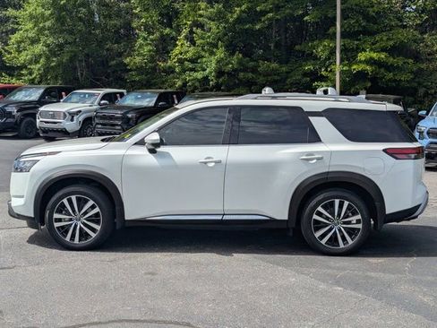 Used 2025 Nissan Pathfinder Platinum w/ Cargo Package AWD/4WD image 4