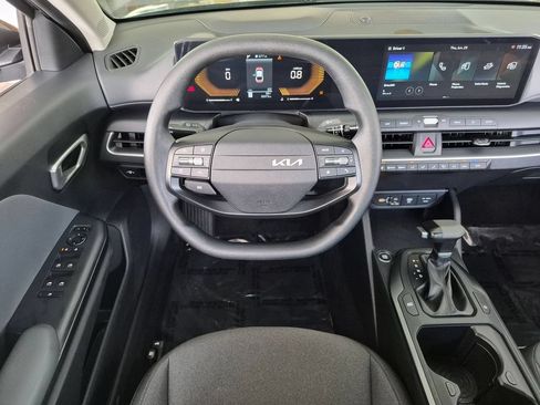 Used 2025 Kia K4 FWD image 23