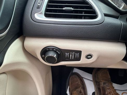 Used 2015 Chrysler 200 Limited FWD image 24