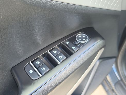 Certified 2023 Kia Soul LX FWD image 19