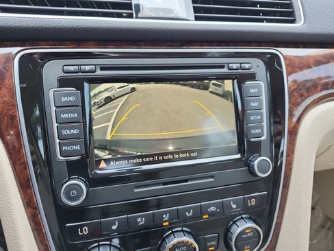 Used 2013 Volkswagen Passat 3.6 SEL Premium FWD image 19