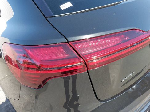 Used 2019 Audi e-tron Prestige AWD/4WD image 38